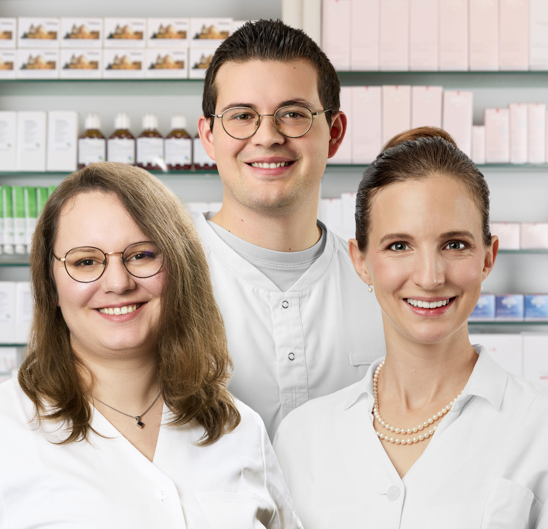 Das SchlossApotheken-Team in der Apotheke