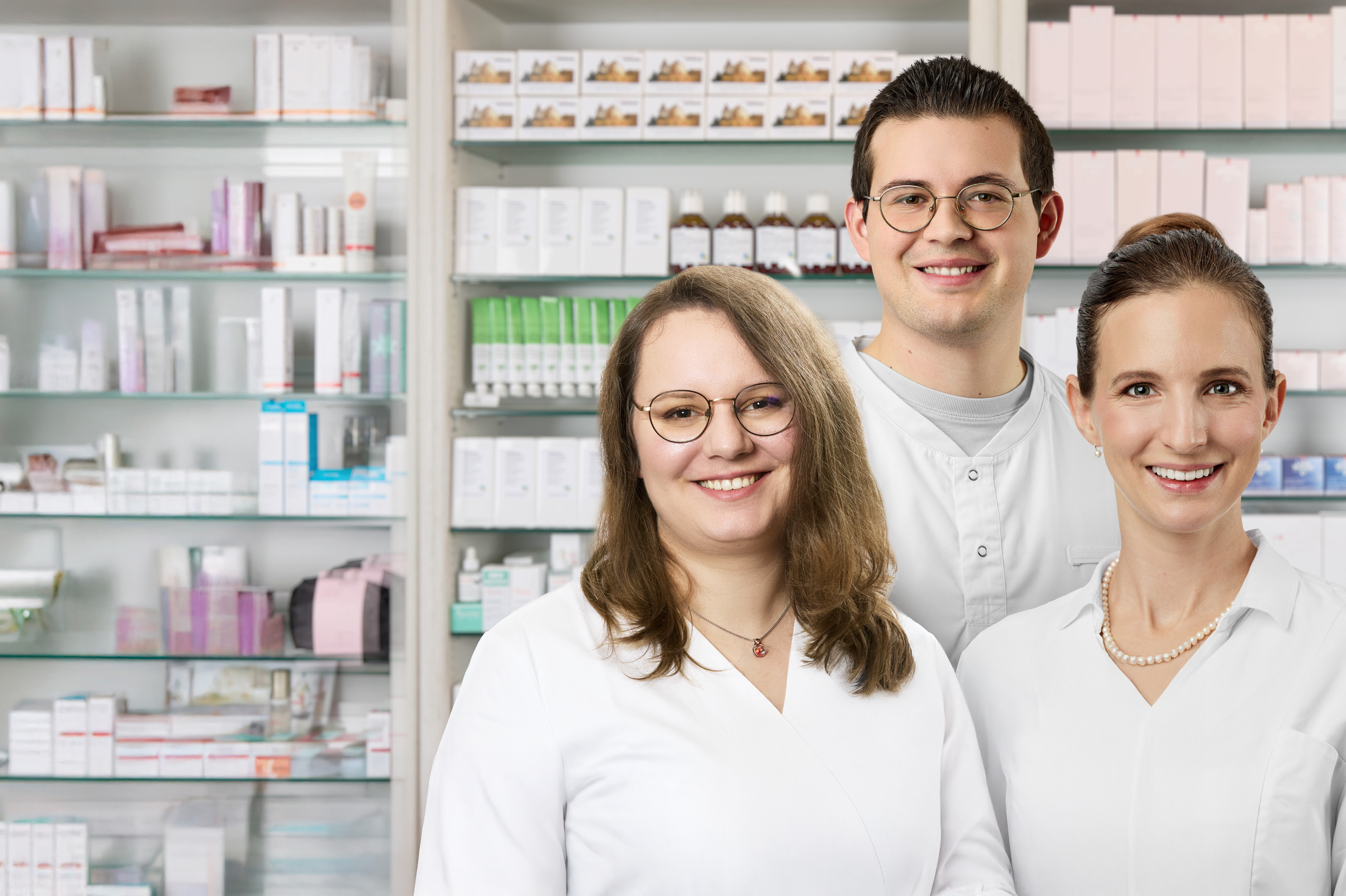 Das SchlossApotheken-Team in der Apotheke